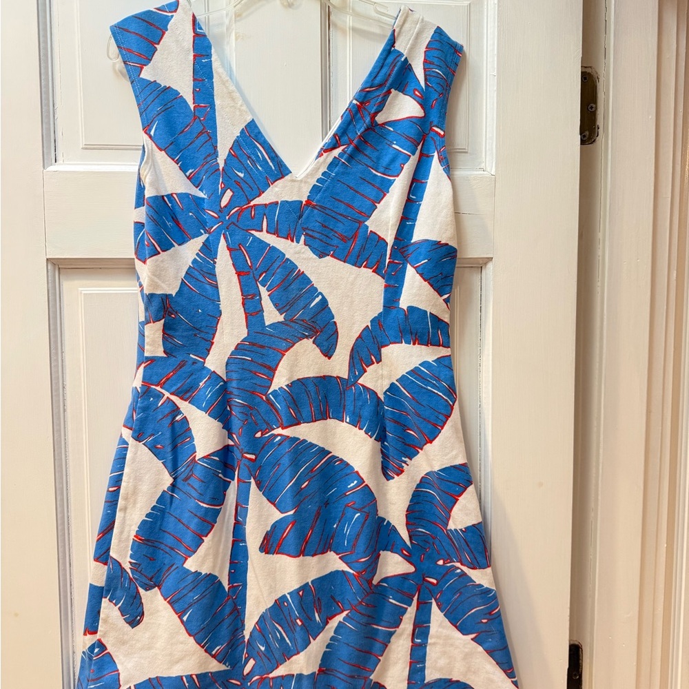 MAHI GOLD Blue white and red V neck neck and back